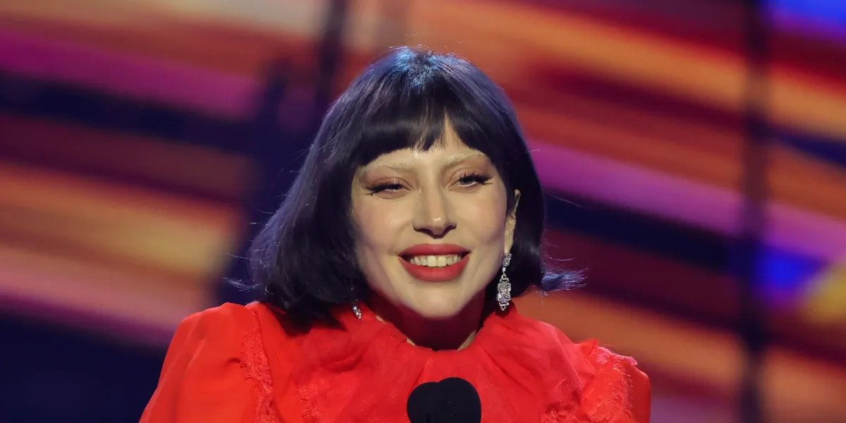 Filha de Lady Gaga nasce em segredo e tem nome revelado por site