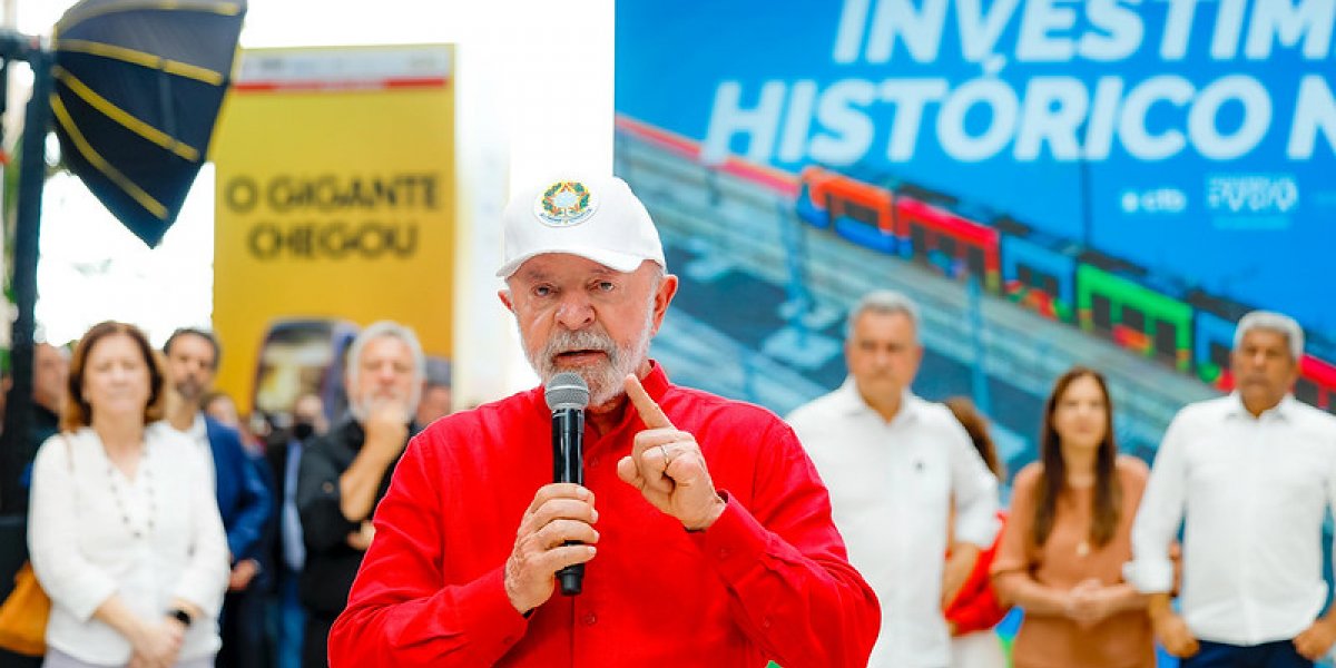Lula provoca Flávio Bolsonaro e diz que quer manter o pai dele na prisão