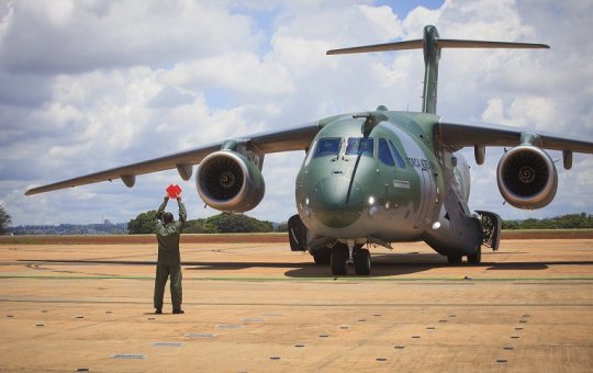 FAB reduz encomenda bilionária feita à Embraer