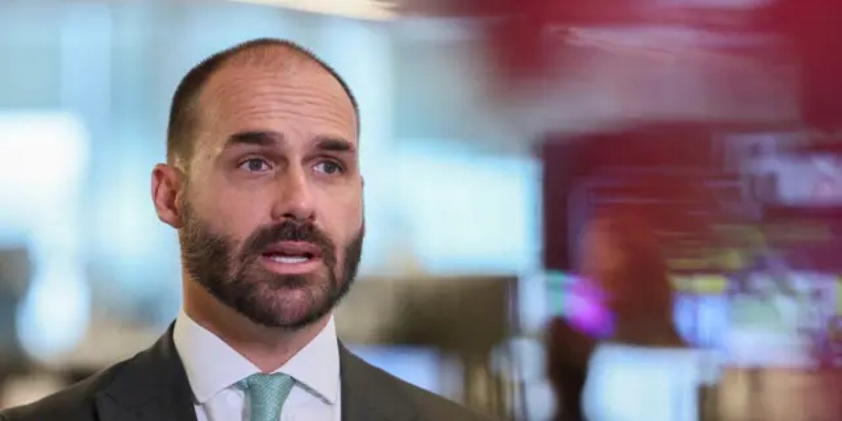 Eduardo Bolsonaro é demitido da Polícia Federal por abandono de cargo