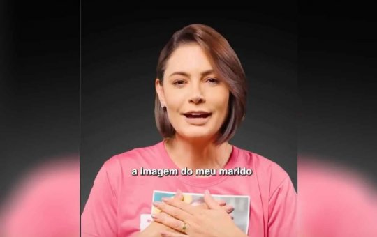 Após ser proibida de usar imagem de Bolsonaro, Michelle esconde rosto do marido durante propaganda eleitoral