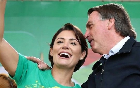 TRE-DF revoga suspensão e libera propaganda de Michelle com imagem de Bolsonaro