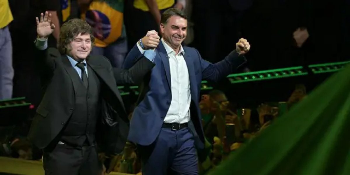 Milei mira Lula, defende agenda liberal e declara apoio a Flávio Bolsonaro