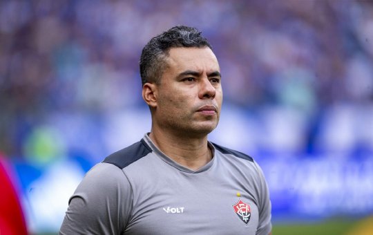 Jair Ventura completa um ano no Vitória entre título e pressão por resultados