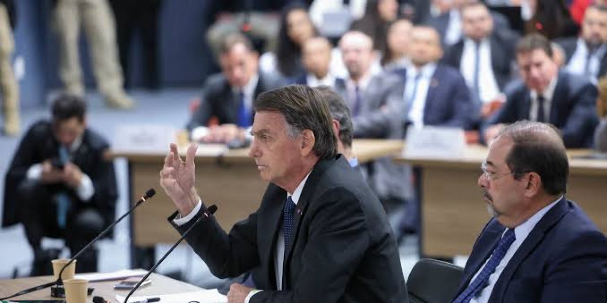 Defesa de Bolsonaro pede a Nunes Marques suspensão de pena de 27 anos e 3 meses