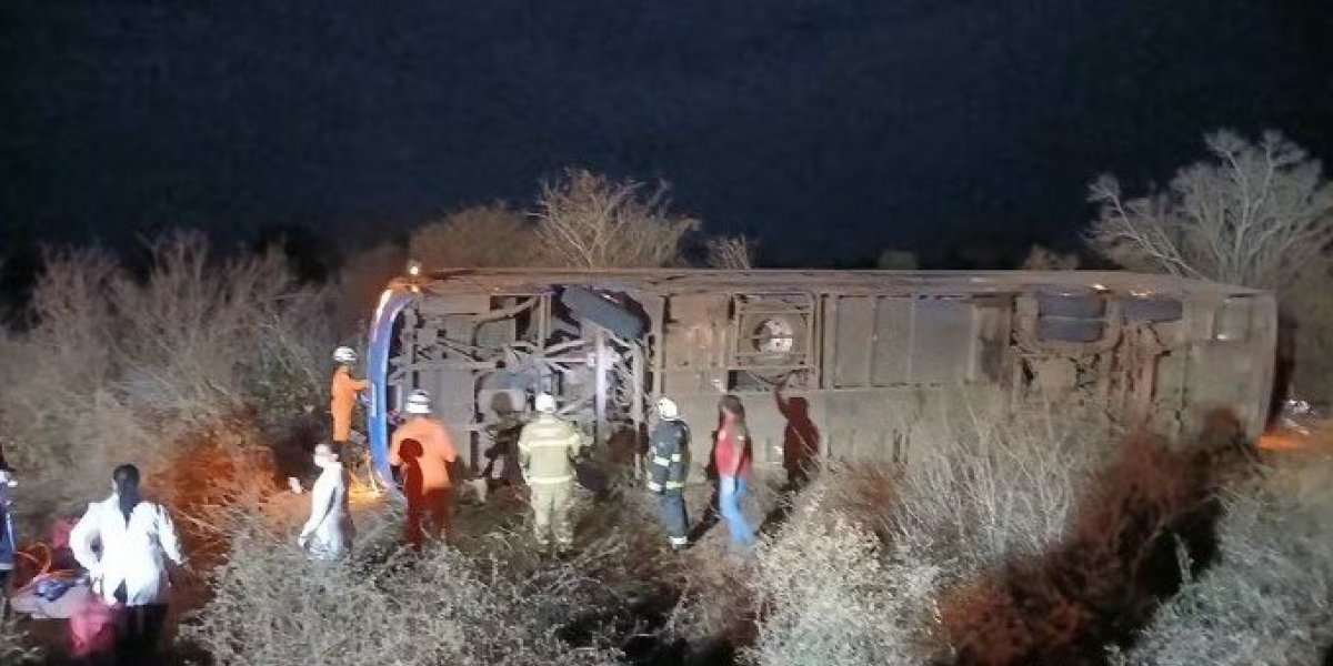 Acidente com ônibus deixa sete mortos e 13 feridos na Chapada Diamantina