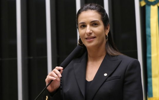 Roberta Roma sente dor no peito durante agenda de campanha e é levada para UPA na Bahia
