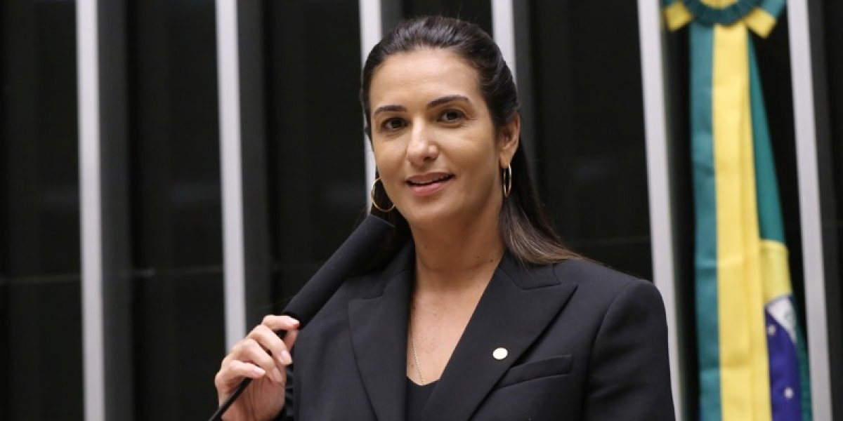 Roberta Roma sente dor no peito durante agenda de campanha e é levada para UPA na Bahia