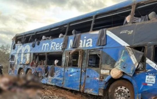 Sobe para oito o número de mortos em acidente de ônibus na Bahia
