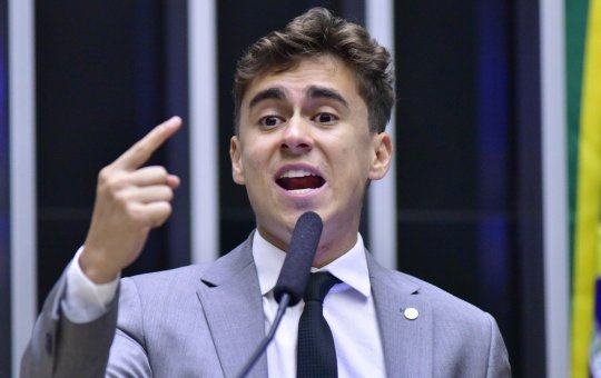 Após ataque de ovos contra carreata de Flávio Bolsonaro, Nikolas ironiza: “Já não tem picanha”