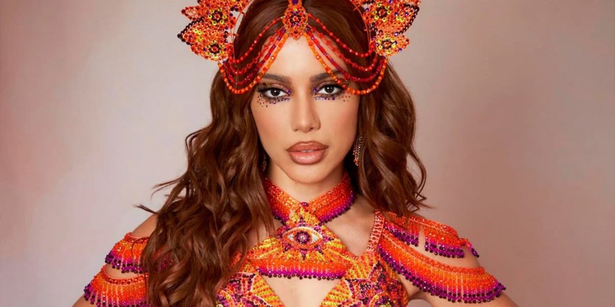 Anitta revela que já pensou em desistir da transição capilar após um ano