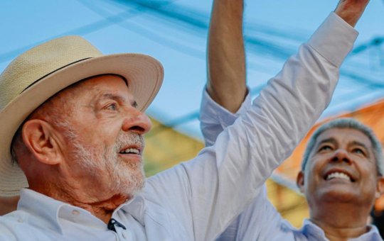 Lula desembarca em Salvador para último ato de campanha antes do primeiro turno