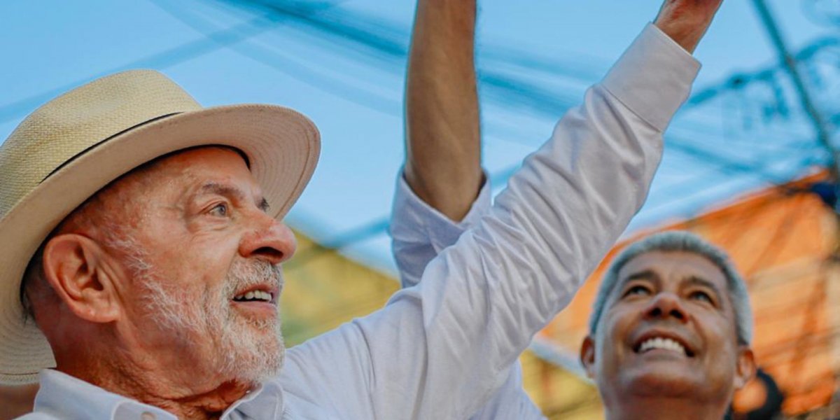 Lula desembarca em Salvador para último ato de campanha antes do primeiro turno