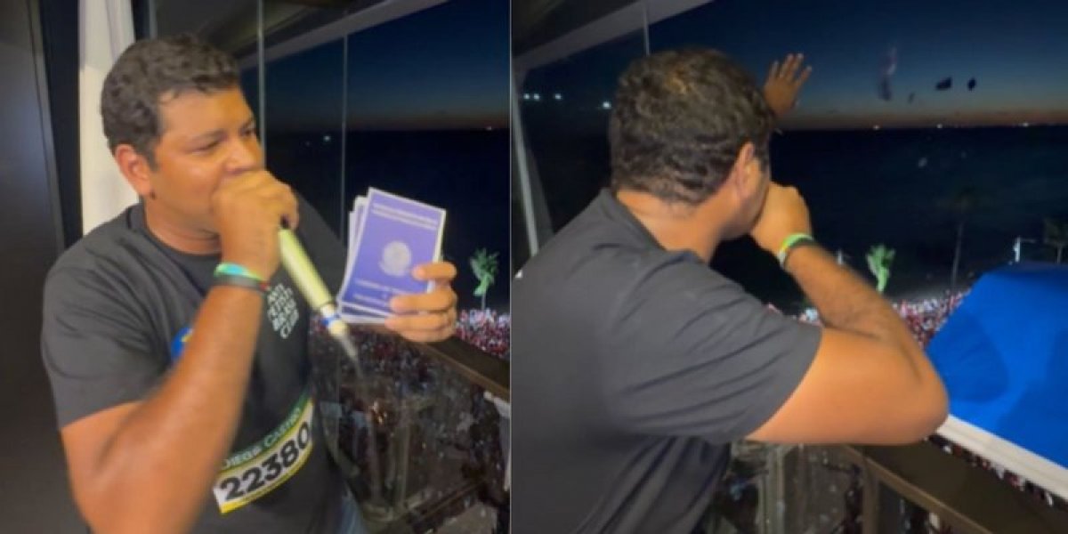 Diego Castro faz protesto durante caminhada de Lula em Salvador e exibe carteiras de trabalho