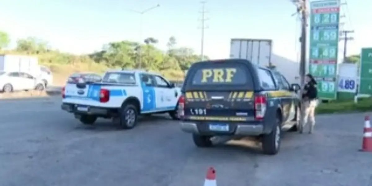 Motociclista morre após colidir com caminhão na BR-324