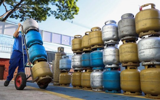 Gás de cozinha fica mais caro na Bahia e reajuste pode elevar preço do botijão em até R$ 8
