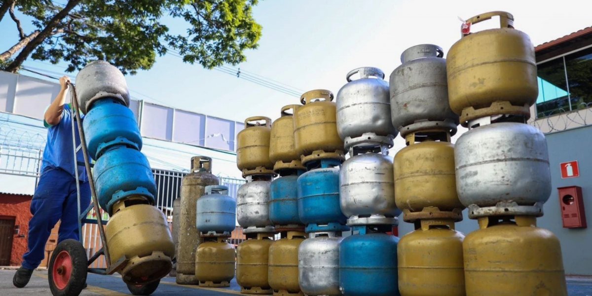 Gás de cozinha fica mais caro na Bahia e reajuste pode elevar preço do botijão em até R$ 8