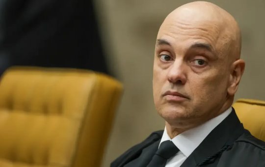 Moraes multa advogado em R$ 5 mil por inserir comando oculto de IA em petição no STF