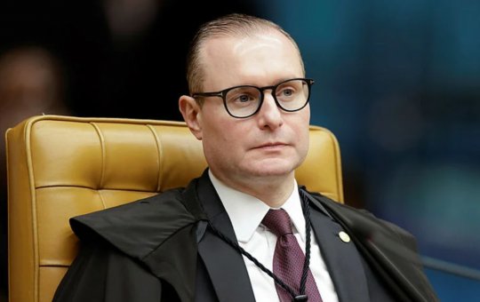 Zanin é reconduzido como substituto ao TSE após cobrança do gabinete do ministro