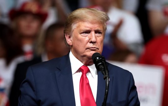 Trump afirma acompanhar "muito de perto" eleições no Brasil