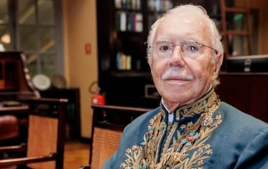 José Sarney recebe alta após segunda internação por pneumonia em setembro