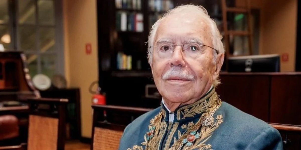 José Sarney recebe alta após segunda internação por pneumonia em setembro