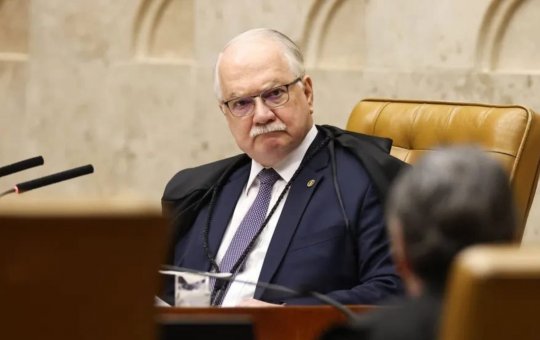 Fachin nega pedido para afastar Dino de processos relacionados a Flávio, Lula e eleições 2026