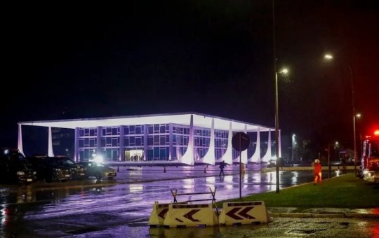 Esquadrão antibomba é acionado pela Polícia Militar após homem deixar mochila suspeita perto do STF