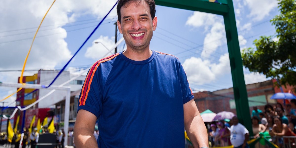 Léo Prates rebate avaliação de campanha “morna” e destaca força das redes sociais