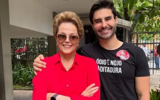 Dilma é recebida com vaias e aplausos ao votar em Belo Horizonte