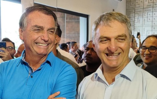 Irmão de Bolsonaro é eleito em São Paulo e mantém família na Câmara após perda de mandato de Eduardo