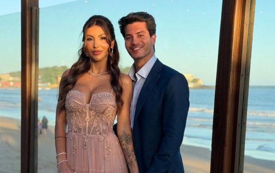 Após apagar anúncio, Jheny Santucci confirma separação de Arthur Aguiar: "Caminhos separados"