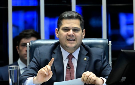 Oposição tenta adiar PEC do fim da escala 6x1, mas Alcolumbre mantém votação antes do 2º turno