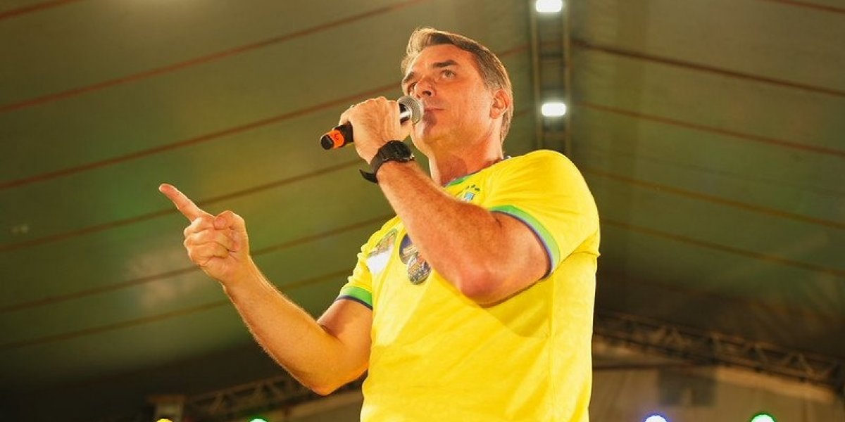 Flávio Bolsonaro fará caminhada em Salvador na próxima semana