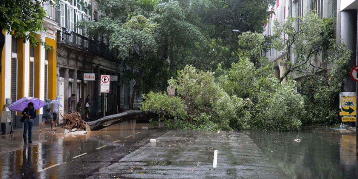 GUIA: Descubra se você tem direito a indenização por danos causados pela chuva