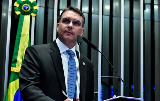 Flávio Bolsonaro diz que quer acabar com a reeleição já em eventual mandato presidencial