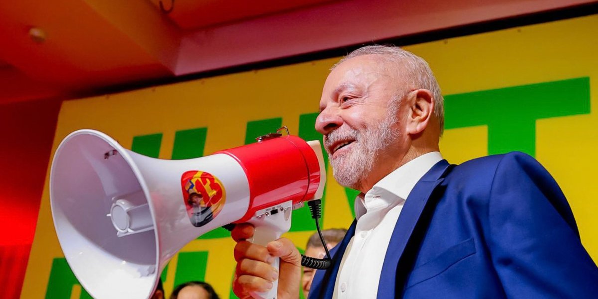 Lula afirma que ficou "perplexo" com criança segurando arma em cima de carro em Parnamirim