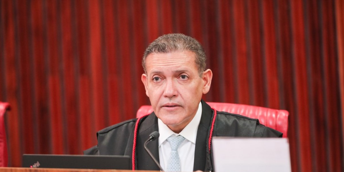 TSE determina suspensão de canal pró-Lula no WhatsApp após pedido de Flávio Bolsonaro