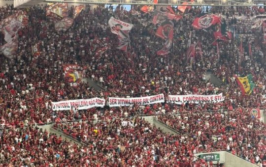 Torcida do Flamengo protesta contra proibição das bets e cita Lula, Congresso e STF