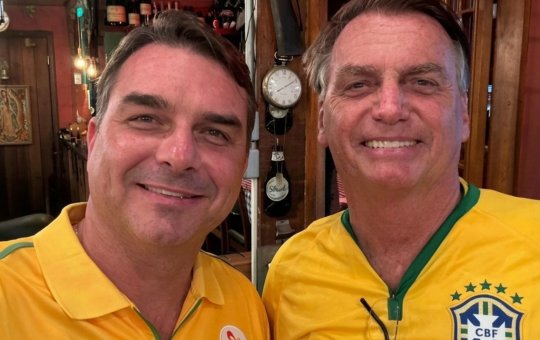 Moraes autoriza retomada das visitas de Flávio ao ex-presidente Jair Bolsonaro