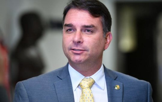 ‘Não vão calar minha voz’, diz Flávio Bolsonaro após propaganda ir ao ar sem áudio