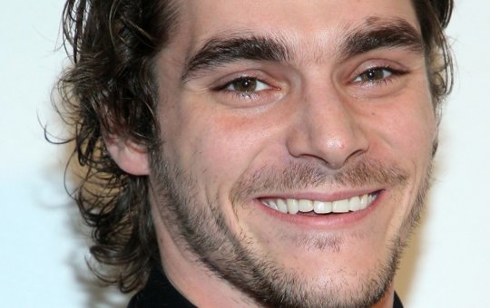 Morre RJ Mitte, ator de Breaking Bad, aos 34 anos