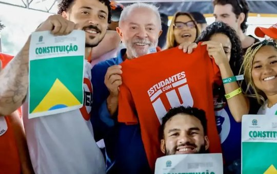 Caso seja reeleito, Lula promete criar versão universitária do “Pé de Meia”