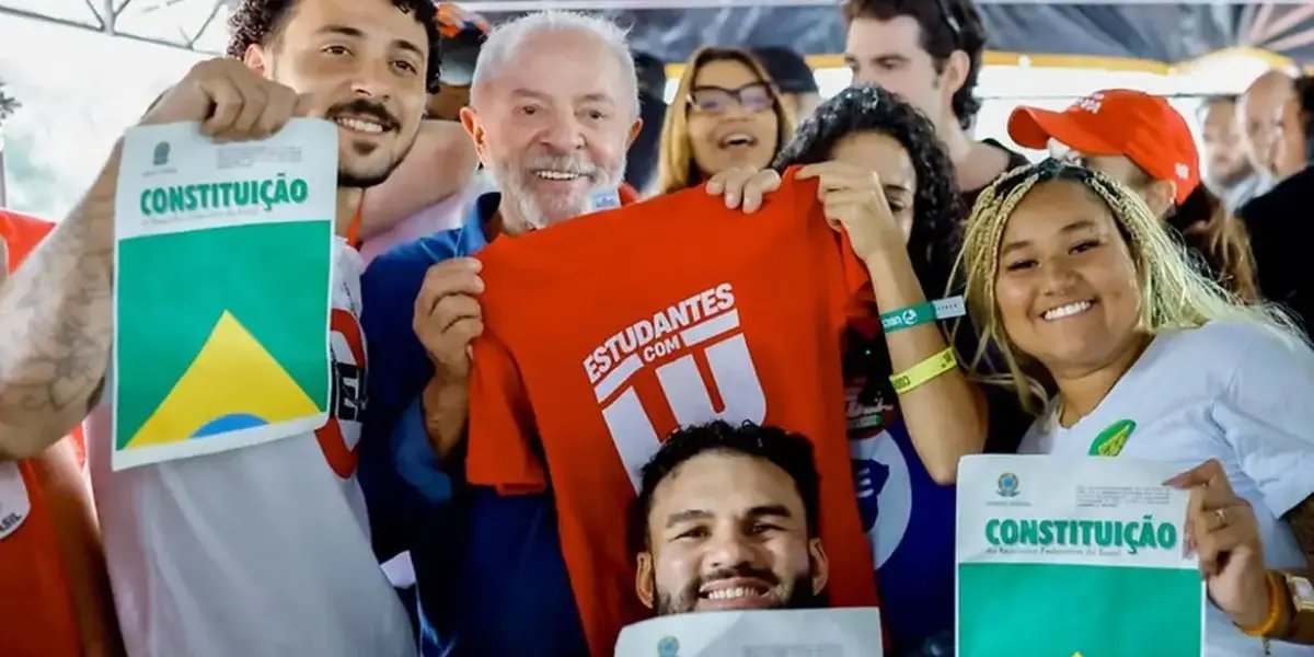 Caso seja reeleito, Lula promete criar versão universitária do “Pé de Meia”