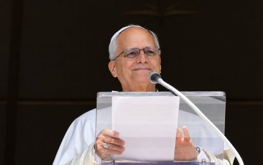 Papa Leão XIV deve permanecer internado por uma semana após cirurgia no pulmão