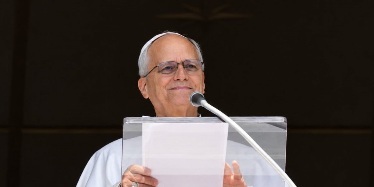 Papa Leão XIV deve permanecer internado por uma semana após cirurgia no pulmão