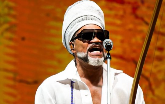 Carlinhos Brown assume posição política e confirma voto em Lula no segundo turno