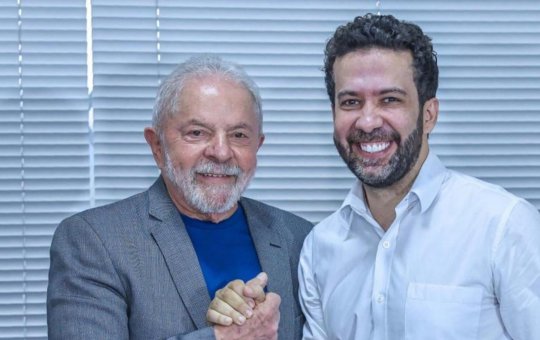 Defesa de Janones solicita a retomada imediata do canal “Exército do Lula” no WhatsApp