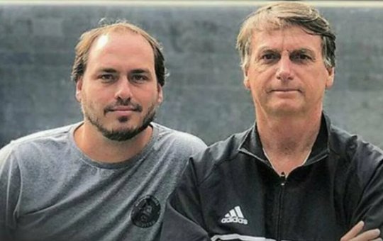 Carlos Bolsonaro demonstra preocupação com estado físico do pai após visita