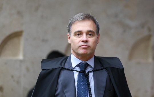 Mendonça ordena retirada de conteúdo de Janones contra Flávio